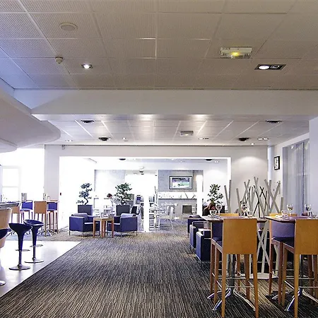 诺沃特里尔中央格兰德广场酒店 酒店 4*