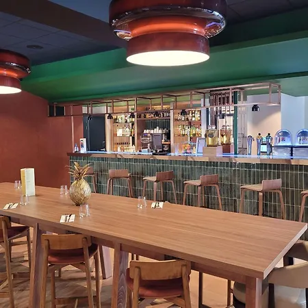 诺沃特里尔中央格兰德广场酒店 4*