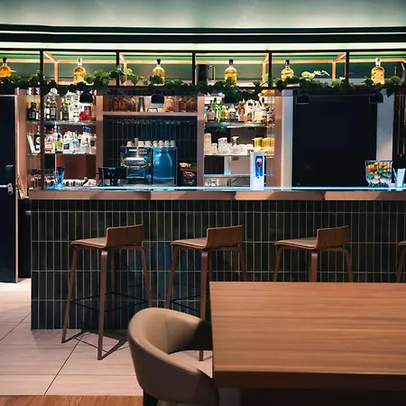 诺沃特里尔中央格兰德广场酒店 4* 里尔